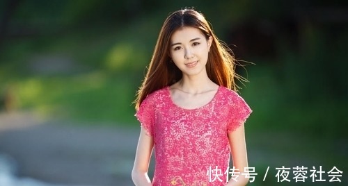 瘦影@七绝十二首:柔情缱绻人不语,眼底云波万里山