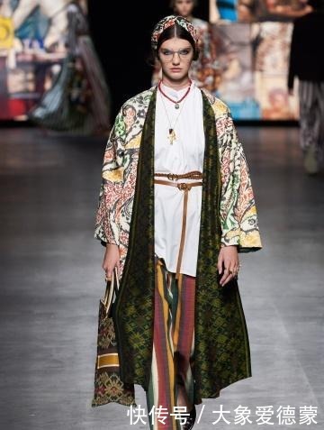 扎染|迪奥2021春夏系列的第二波，印花和扎染，让服装浪漫，更有趣味