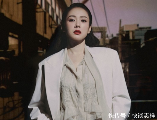 鼻尖抬高,鼻翼惊现疤痕,号称天然美女代名词的她,也翻车了?