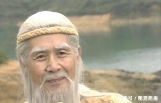 混沌钟$有一个神仙,鸿钧老祖对他毕恭毕敬,他的法宝在三界中最厉害