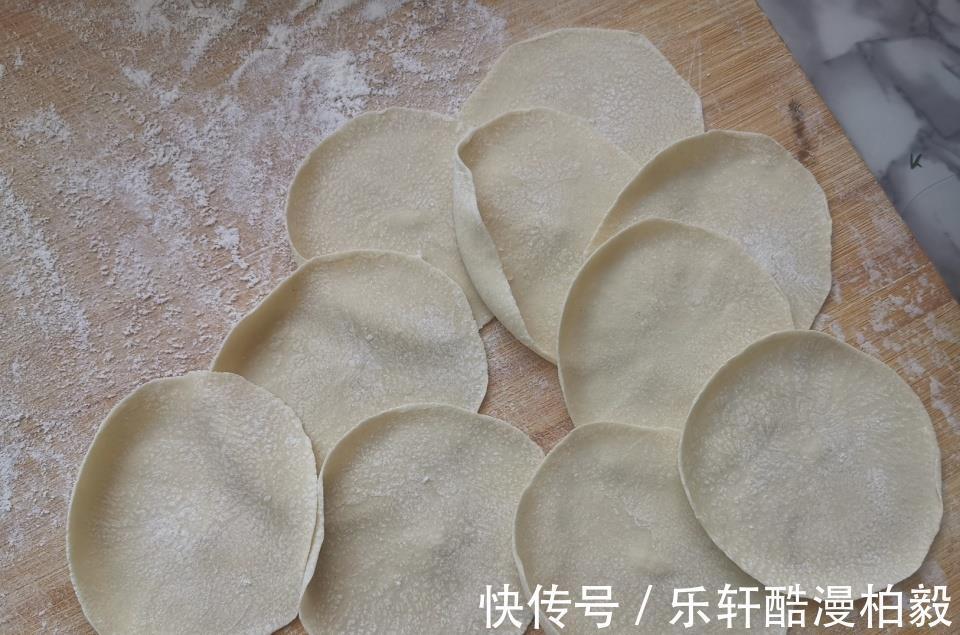 花生油|夏天吃饺子这馅真好吃,皮薄馅大汤汁四溢,出锅连吃40个真过瘾
