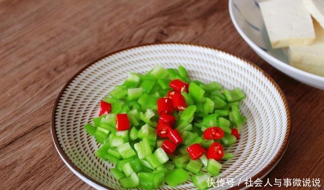  《中餐厅》主推的这道菜，在家做成本不足4元钱，出锅比肉还香