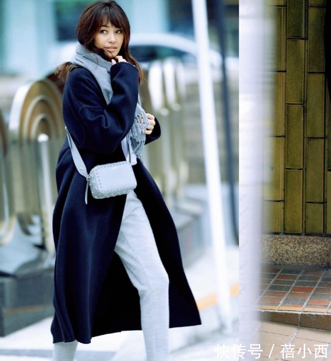 大衣 冬季穿衣要有“存在感”,大衣的搭配必不可少,时尚感手到擒来
