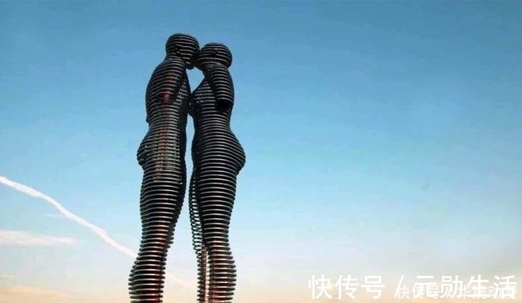 阿里$世界上最虐心的8米不锈钢雕塑,用10分钟演绎了爱情的全过程