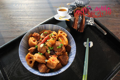  天冷少吃鸡鸭鱼肉多吃它，和藕是绝配，再贵也别省，炖一锅太香了