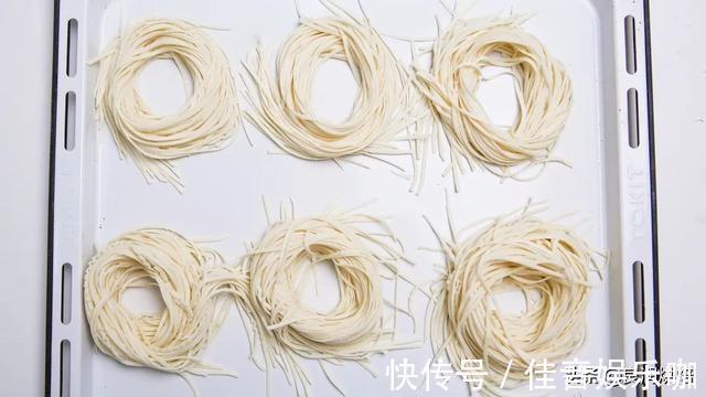 压面机|早餐喜欢吃面条的一定要收藏,教你简单做一碗清汤面,色香味俱全