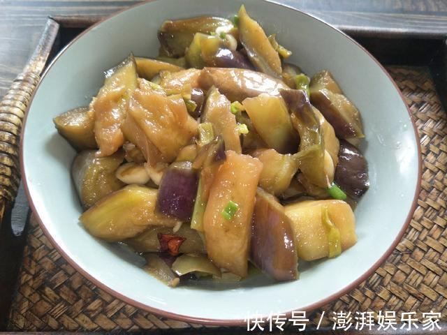 大厨|炒茄子时,切记不要先倒油,大厨教你饭店做法,茄子不喝油不发黑