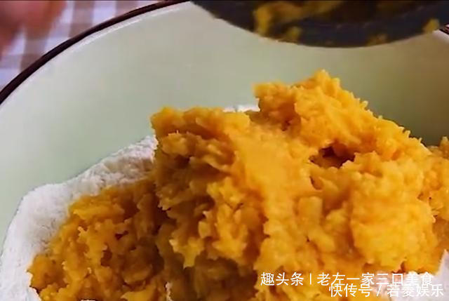 时间到松松软软的面包就做好了,和亲爱的家人一起享用吧!