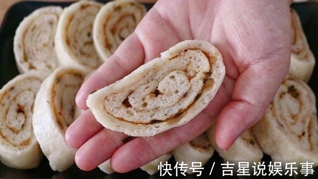 做法|2个土豆1碗面，这做法实在太香了，松软多层像面包，吃一次忘不了