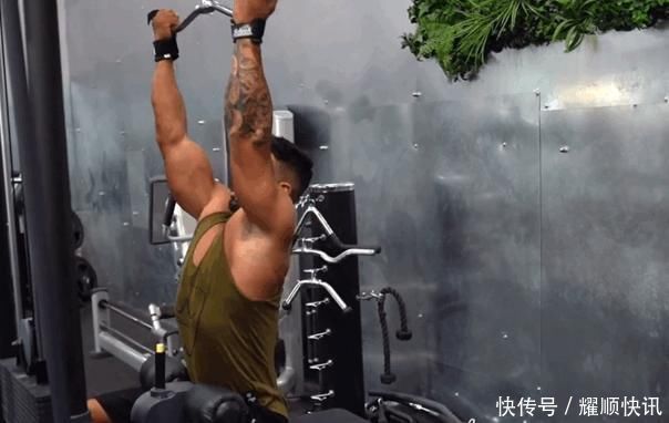 训练|男生健身先练胸肌,不显强壮反倒影响了体态你应该先练这个部位