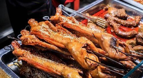 臭猪肉|四种不怕过期的食物，放的时间越久越值钱，千万记住别再扔掉了