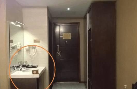 玄关柜|玄关处万万别装鞋柜,如今都流行这样设计,老师傅看了都直摇头!