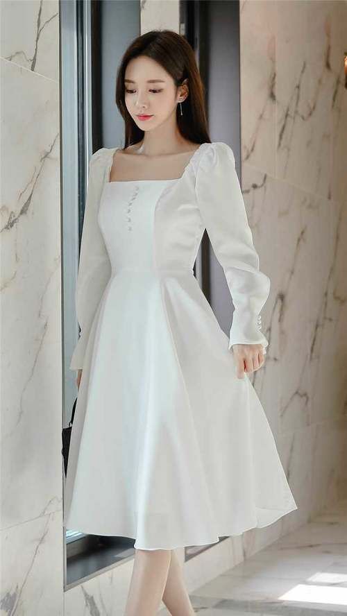 时尚女神孙允珠，飘逸云彩般白色仙气连衣裙，秒变珠仙儿