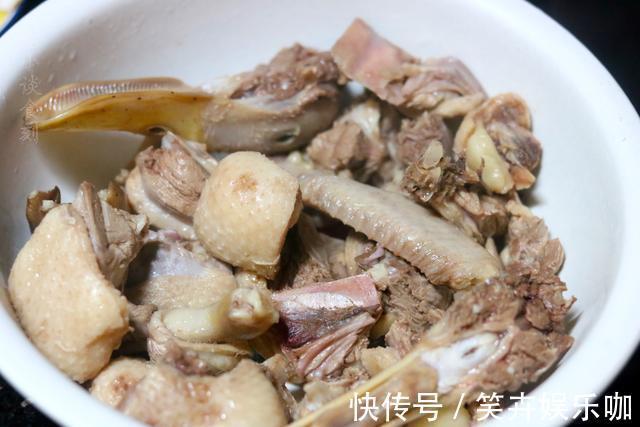 味道|炖老鸭汤时，别直接下锅炖，多加“2步”，汤汁浓郁味道鲜，解馋