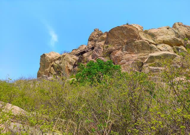 巨石|石家庄平山有座千年历史佛教名山，绝壁架桥，巨石临空，古迹众多