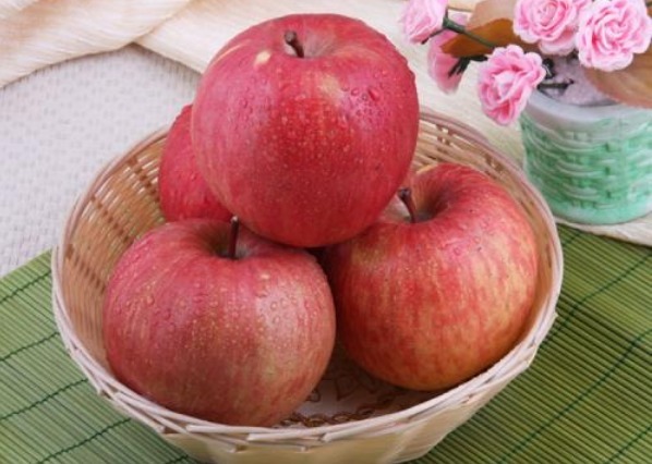 安稳期|晚上吃苹果“赛砒霜”,医生是好是坏,今天告诉你答案
