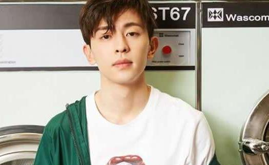 邓伦被骂上热搜,两年6部综艺吃相太难看?他这一做法太不明智了