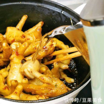 老干妈酱|冬天的的味道，香辣凤爪煲不用烤箱照样能做