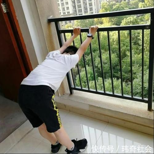 喂养|8岁男孩子一年长高12公分,儿科主任:孩子出现这3表现,莫忽视!