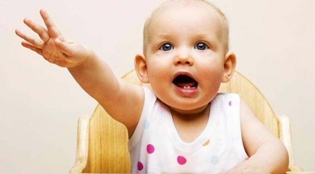 婴儿|婴儿这5种古怪行为说明孩子正在变聪明,你家宝宝有没有