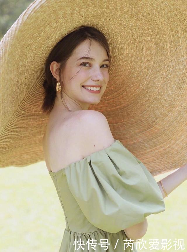 白俄罗斯超模神似赫本走红,肤白貌美大长腿,旗袍造型惊艳