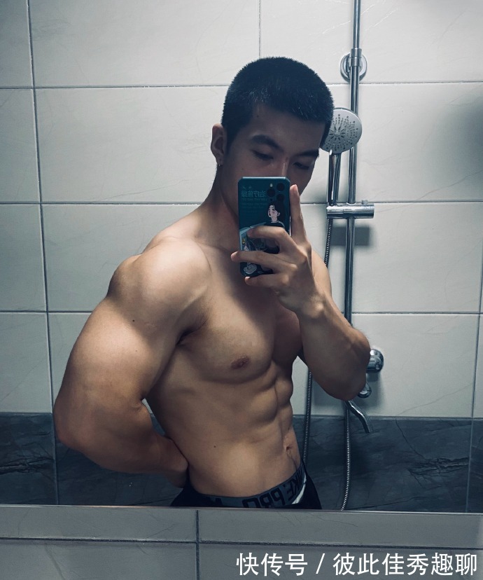 健身|爱健身的90后，胸肌发达麒麟臂健壮，在健身房常丢衣服！