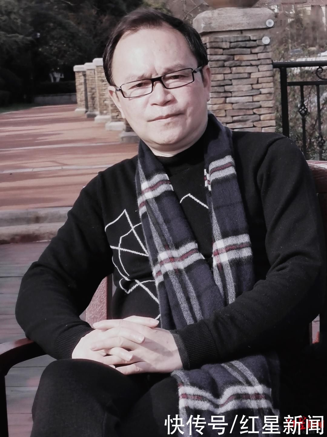 现代诗歌|红星专访｜诗人向以鲜：当代新诗应提高写作的难度，降低阅读的难度