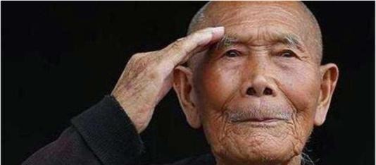 真实|老兵隐姓埋名60年,在遗物中发现张“破纸”,才暴露出真实身份