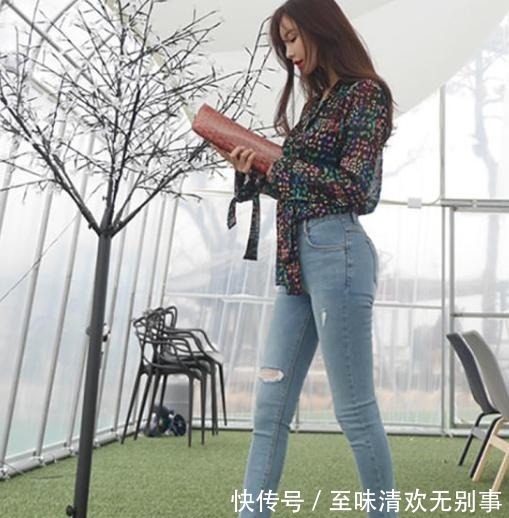 紧身褡|百搭有型的牛仔裤，一直是女性喜欢的单品，简约却不过时