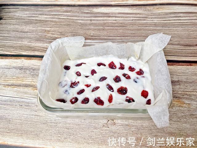 香甜|快手10分钟就能做的蔓越莓年糕,香甜软糯,快过年了赶紧囤起来