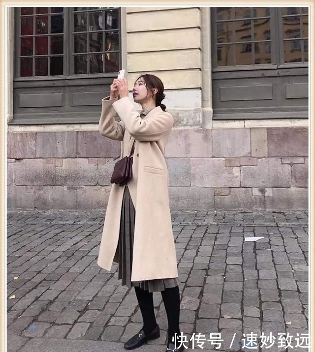 羽绒服+裙子,大衣+裙子,秋冬怎么搭更好看