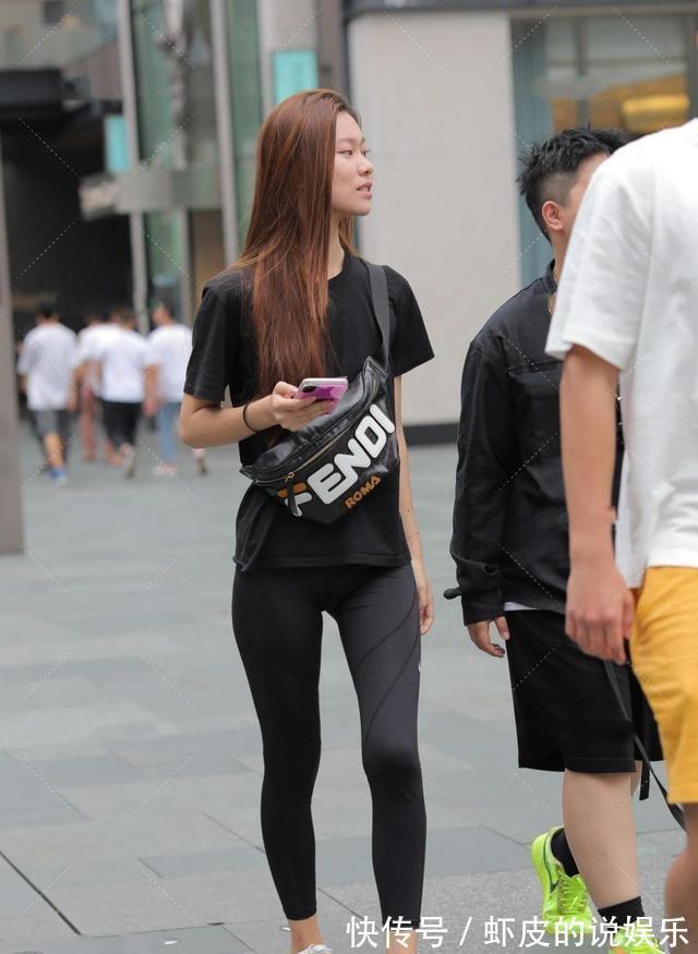 装扮 动人心扉的瑜伽裤装扮增添沉稳气质，大方好看值得借鉴，清新脱俗