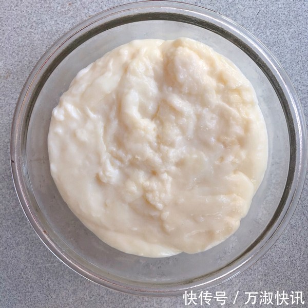 牛奶要过期了别扔,加点淀粉锅里一倒,香甜Q弹,太好吃了