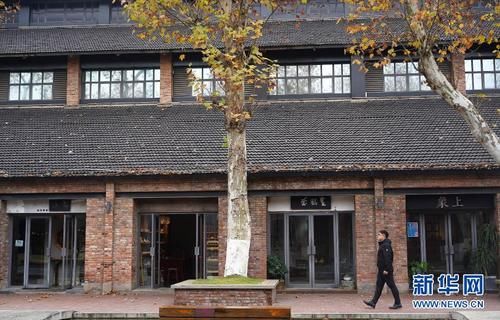  新华社记者|戴在身上的“china”