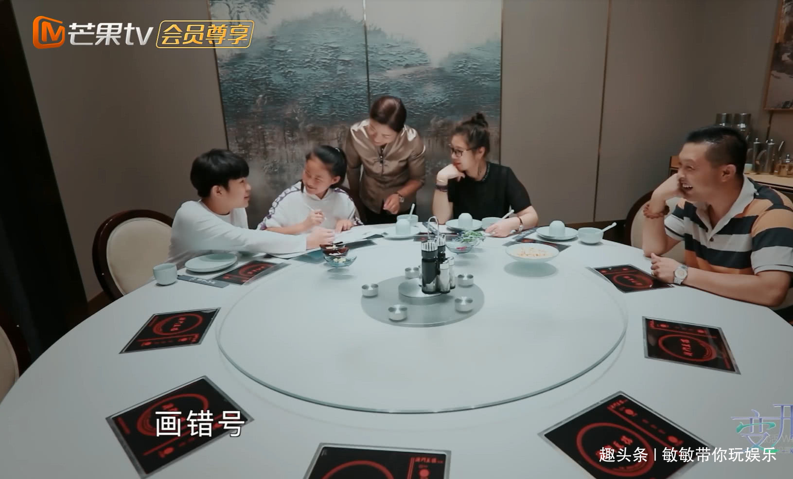 周星雨|《變形計》農村女孩吃飯，不懂裝懂太打臉，氣的富豪爸怒吼5個字