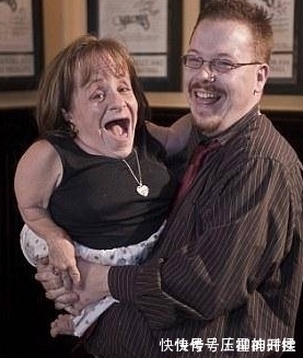 威尔|全球身材最矮小的母亲仅70厘米,不听医生警告拿命生下三个孩子