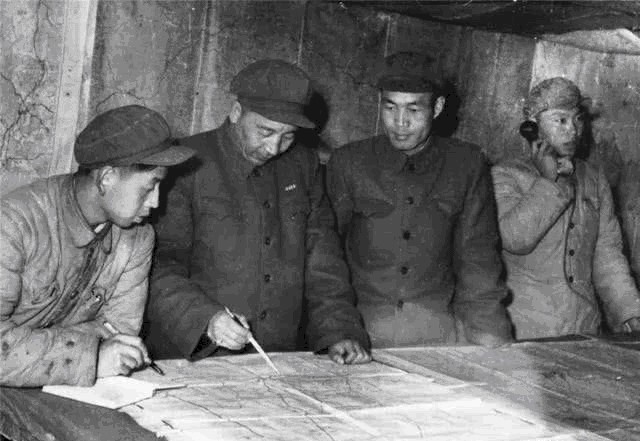 中将|当过国防部长的开国中将，上甘岭战役的大功臣，两个儿子都是中将