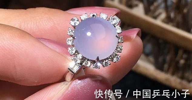 翡翠$“千种玛瑙，万种玉”，翡翠颜色多种多样，看完会帮你成翡翠高手！