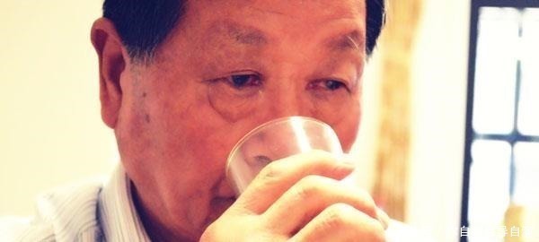 头晕|脑梗塞发生前，身体或频繁亮起4个“红灯”！自测下，希望你没有！