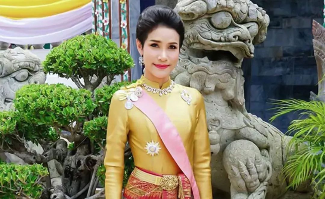 玛哈|玛哈国王休妻有惯招!都是先捧后摔,她是捧得最高摔得最狠的一个