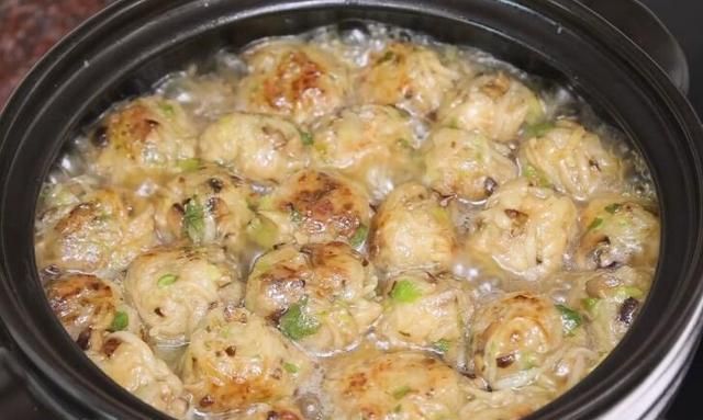 天冷后，遇到此菜别错过，锌是猪肝7倍，做成丸子砂锅鲜美又好吃