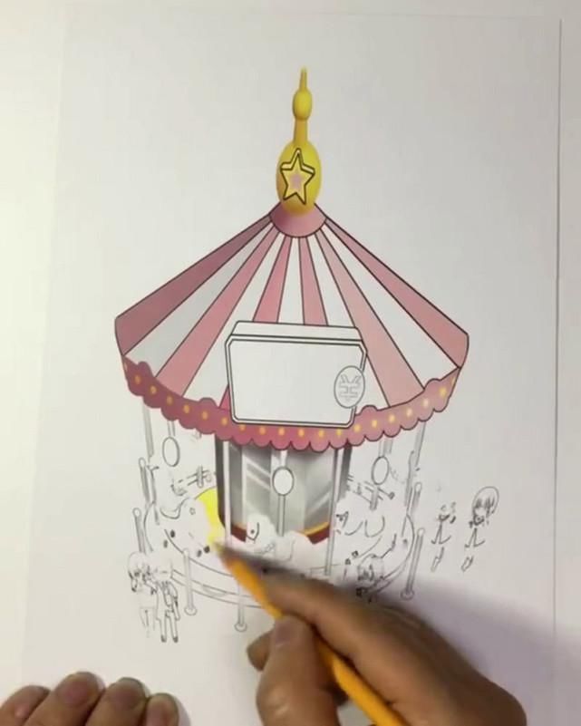 旋转木马$美术生画旋转木马,开始吐槽“画残了”,画纸裁掉一截后被打脸