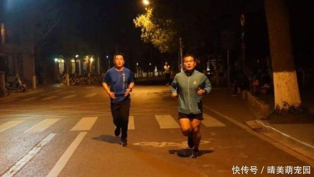 跑步|那些坚持早上起来跑步、做饭，冲澡后去上班的人会有哪些改变？
