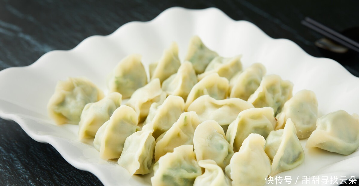 春天包韭菜饺子,调馅时牢记3不放,饺子清爽鲜美多汁,还没怪味