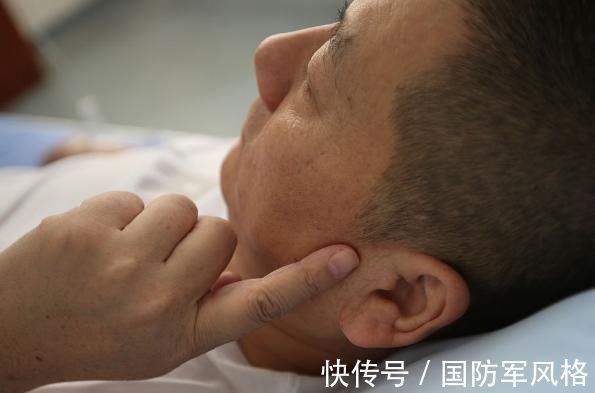 肝脏疾病|老中医：手上有一“通神穴”，长按护肝防耳鸣，了解一下