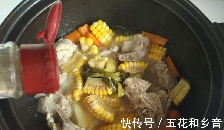 炖排骨汤,不要直接焯水!要多做几步,汤香味浓,有营养沒腥味!