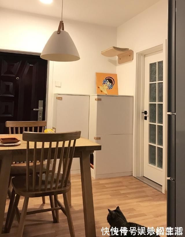 客厅|老公硬把阳台改卧室,在窗外加个“假阳台”!完工邻居都夸他机智