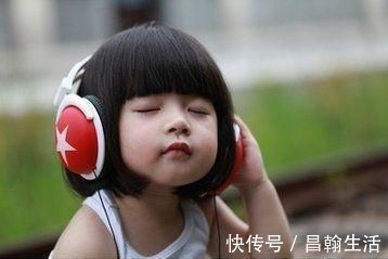 大病|六月大宝宝总爱摸自己头,宝妈发现异常送医院,医生夸赞很及时!