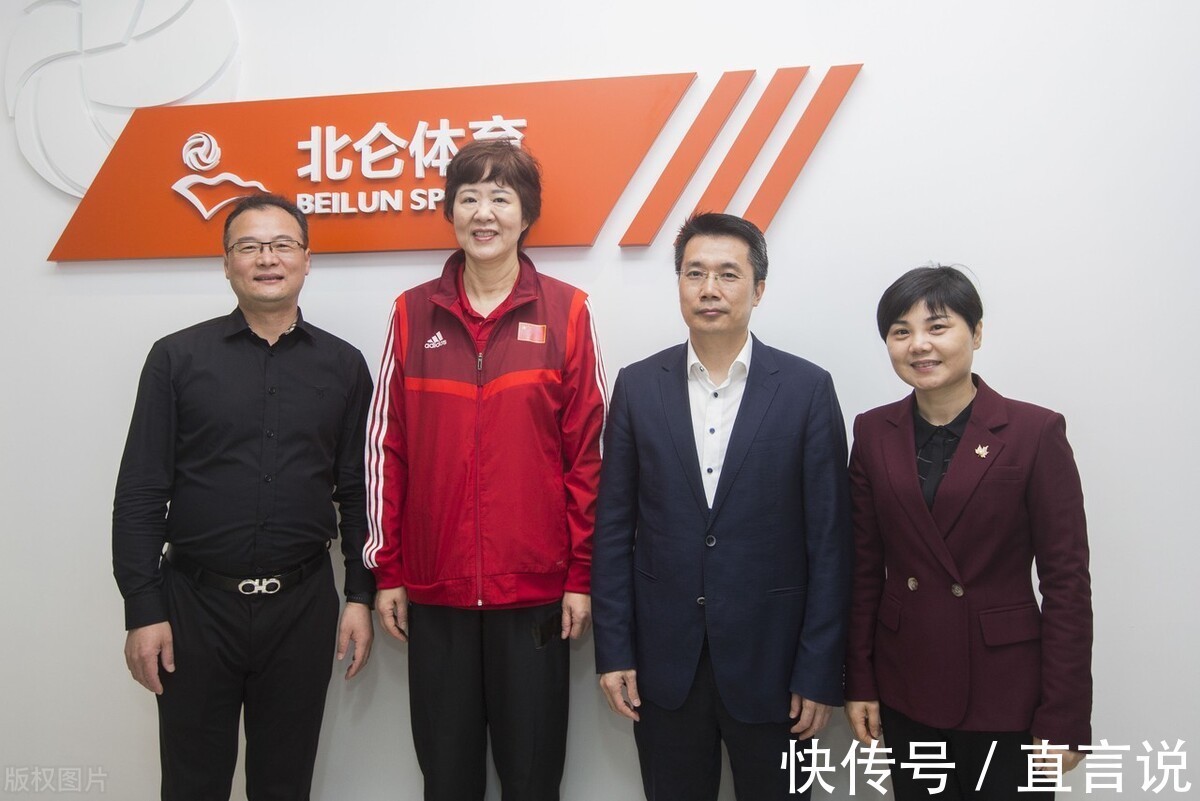 女排|下午17点!郎平亮相送球迷88个冰墩墩,一细节成女排惊喜