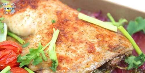  料理|柠檬蒜香烤鸡腿，外焦里嫩的懒人料理，用简单食材创造出如此美味